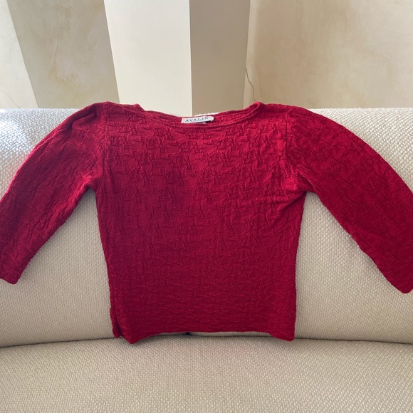 Avalin red top with brocade floral pattern - Picture 1 of 4